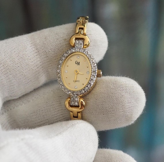 Vintage GM Ladies Quartz Watch – 16 X 20 Mm Oval Case  display picture 3