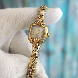 Art Deco Mondial Ladies Watch – 19x30mm Case – Gold Tone – 15 Jewels – Vintage Mechanical Wind-Up – Elegant Design