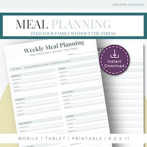 Può includere: Un pianificatore di pasti settimanale bianco con un'intestazione turchese che recita "Meal Planning". Il pianificatore include sezioni per colazione, pranzo, cena e spuntini per ogni giorno della settimana. Il testo "Download istantaneo" è in un cerchio viola.