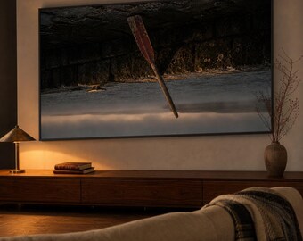Sztuka na telewizorze Vintage Frame — Wiosło w spoczynku — Obraz olejny na Moody Coastal Harbour — Telewizor Samsung Frame — 4K + 8K