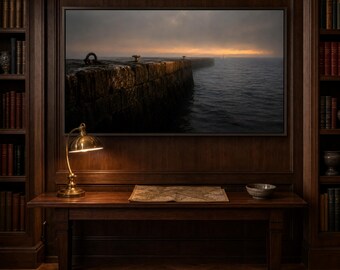 Sztuka na telewizorze Vintage Frame — The Harbour Wall — Moody Coastal Harbour — obraz olejny — telewizor Samsung Frame — 4K + 8K