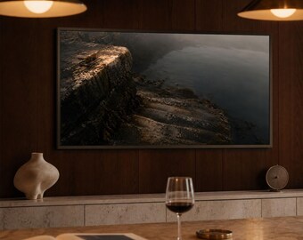 Sztuka na telewizorze Vintage Frame — Schody portowe — Obraz olejny przedstawiający Moody Coastal Harbour — Telewizor Samsung Frame — 4K + 8K