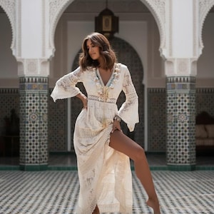stylish maxi dresses for beach days or events Elegant Retro Maxi Dress with Spaghetti Straps and Contrast Color Design for Summer Events