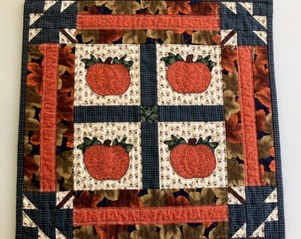 Kleiner Herbst Kürbis Quilt 15 "x 15" Maschinen Applikation maschinengequiltet