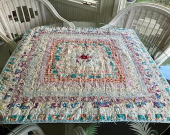 Sweet 1940s feedsack quilt 33"x33" hand pieced tied