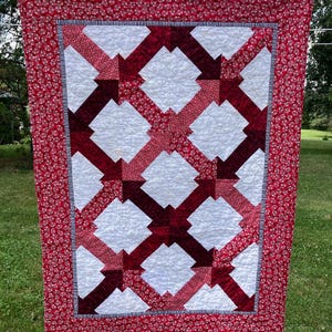 Valentine Quilt 30" x 42" machine pieced and quilted wallhanging or table decoration