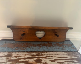 Appendiabiti vintage in legno a forma di cuore – Mensola portaoggetti in stile rustico per l'ingresso.