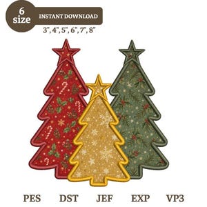Könnte beinhalten: Drei gestickte Weihnachtsbaum-Motive in Rot, Gold und Grün mit Sternen an der Spitze. Der rote Baum zeigt Stechpalmen und Zuckerstangen, der goldene Schneeflocken und der grüne Tannennadeln. Text: 6 size INSTANT DOWNLOAD 3", 4", 5", 6", 7", 8" PES DST JEF EXP VP3.