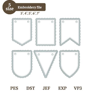 Könnte beinhalten: Sechs weiße Wimpelformen mit hellblauen Bogenkanten und jeweils zwei Ösen. Der Text lautet 5 size Embroidery file 3", 4", 5", 6", 7" sowie die Dateiformate PES, DST, JEF, EXP, VP3. Diese digitalen Designs zeigen verschiedene geometrische Bannerumrisse.