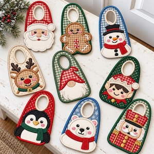 Könnte beinhalten: Eine Sammlung von neun bestickten Filz-Türhängern mit weihnachtlichen Motiven, darunter der Weihnachtsmann, ein Lebkuchenmann, ein Schneemann, ein Rentier, ein Wichtel, ein Elf, ein Pinguin, ein Eisbär und ein Nussknacker, jeweils mit einer runden Öffnung.