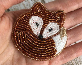 Sleeping Fox Brooch, Beaded Fox Pin, Cute Birthday Gift Idea for Fox Loving Best Friend, Colleague, Woodland Animal Jewellery, Made to Order
