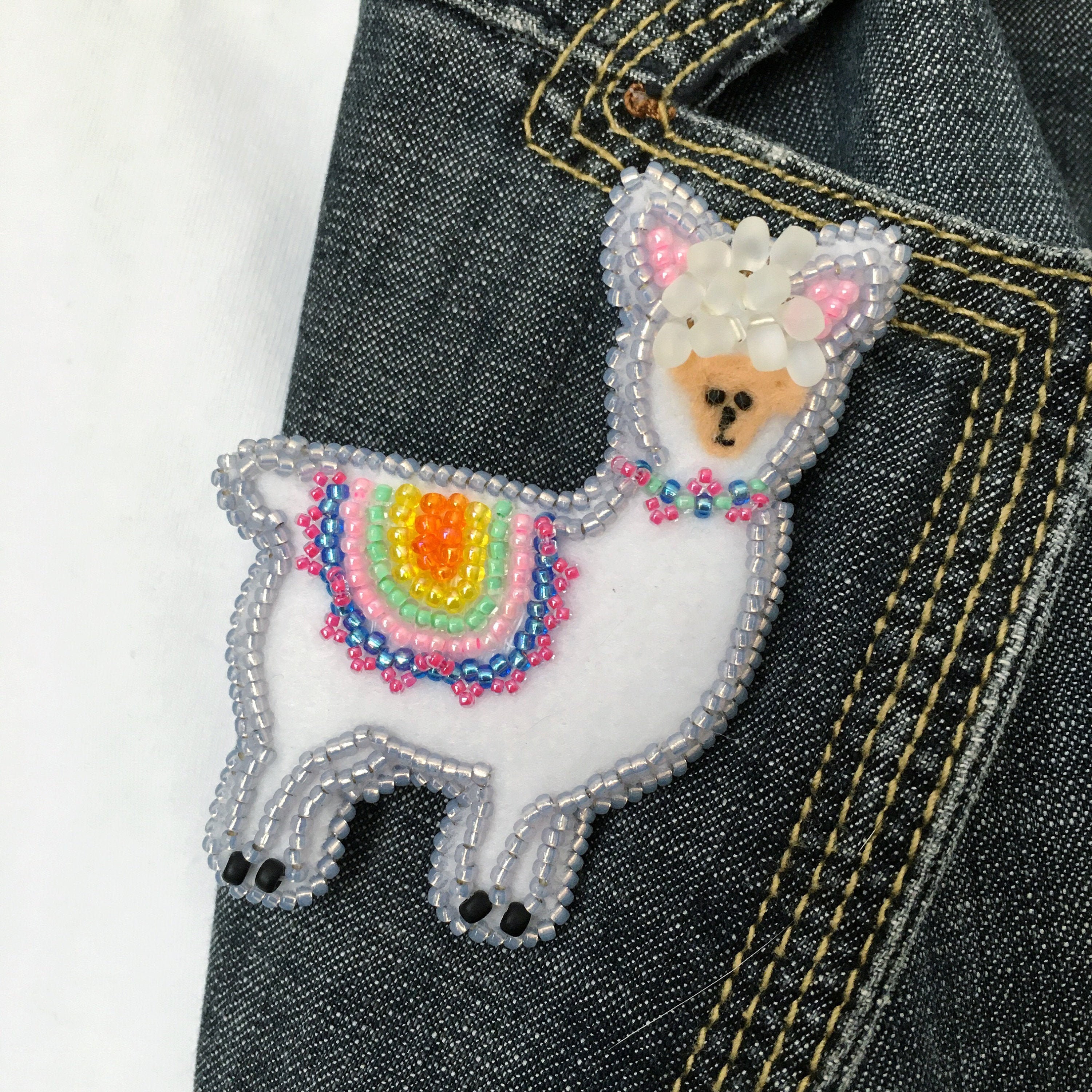 Alpaca Pin, Hand beaded Brooch Gift for Llama Lover, White Lapel / Hat / Bag Pin, Summer Accessories & Jewellery for Girls, No Drama Llama