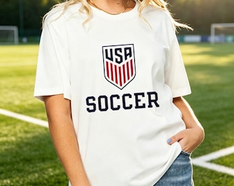 Women’s Monochrome USA Soccer Graphic T-Shirt, Simple Black White US Football Fan Casual Top For Match Day & Daily Wear