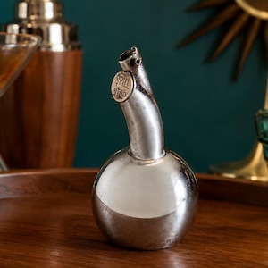 Versatore per liquori vintage in cromo anti-goccia con tappo in sughero – Accessorio da bar di metà secolo