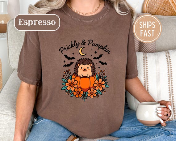 Cute Halloween Hedgehog Comfort Colors T-Shirt Cottagecore Fall Shirt Seasonal Halloween Lover Tee