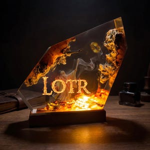 Luminária de resina em formato de anel de fantasia, luminária noturna em formato de pirâmide de mago branco de Mordor, decoração artesanal em madeira e resina epóxi, presente precioso para fãs de cinema.