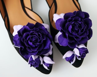 Handgefertigte Schuhclips aus Leder mit Rosenmotiv, lila florale Schuhaccessoires mit Fliederblättern