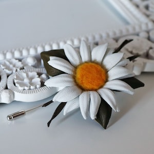 2&#39;&#39; Leather Daisy Flower Lapel Pin, Floral Pin, Leather Accessories, Real Leather Flower