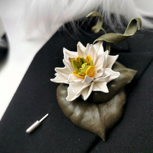 White Leather Water Lily Men's Lapel Pin.  Flower Brooch. Floral Lapel Pin. Boutonniere Lapel Pin. Wedding Boutonniere.