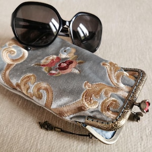 Flowers Eyeglass case, fabric kiss clasp sunglass case, kiss lock eyeglasses case, glasses wallet, vintage style wedding sunglasses pouch