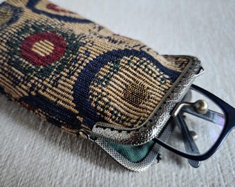 Eyeglass case, kiss lock sunglass case, vintage eyeglass case, kiss clasp eyeglasses case, retro style glasses case, fabric eyeglass wallet