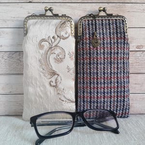 Eyeglass case, fabric eyeglasses case, retro style glasses holder, kiss clasp glasses pouch, kiss lock glasses case, unique gift for her