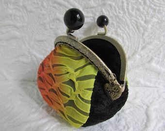 Coin purse, kiss lock wallet, kiss clasp coin purse, framed coin pouch, vintage style coin purse, retro style wallet, unique gift for her