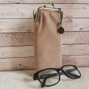 Eyeglass case, fabric eyeglasses case, retro style glasses holder, kiss clasp glasses pouch, kiss lock glasses case, unique gift for her