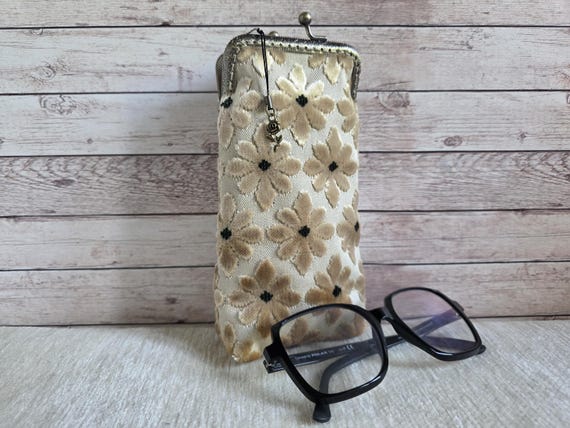 Eyeglass Case, Kiss Lock Sunglass Case, Fabric Vintage Style  display picture 3