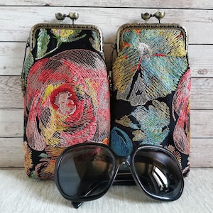 Eyeglass case, sunglass case, kiss clasp eyeglasses case, kiss lock glasses case, handmade sunglasses case, woman vintage style glasses case