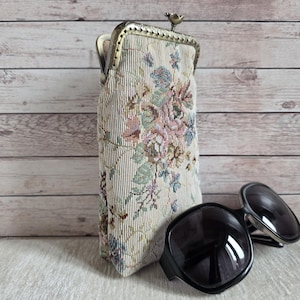 Flowers eyeglass case, vintage style sunglass case, protector glasses case, kiss lock eyeglass case, retro style kiss clasp sunglasses case