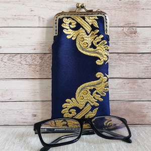 Eyeglass case, fabric eyeglasses case, retro style glasses holder, kiss clasp glasses pouch, kiss lock glasses case, unique gift for her