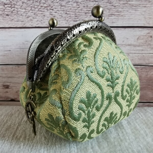 Coin purse, kiss lock coin purse, kiss clasp wallet, Handmade coin pouch, unique gift for her, retro style coin purse, vintage style wallet