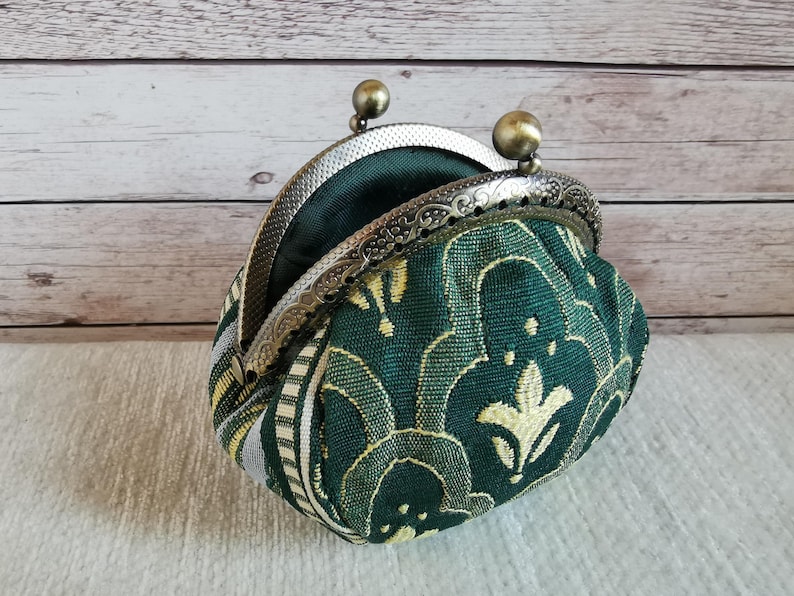 Coin purse, kiss lock coin purse, kiss clasp wallet, Handmade coin pouch, unique gift for her, retro style coin purse, vintage style wallet