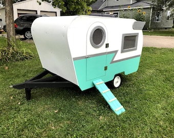 Camper Chicken Coop | Mobile 1950s-Style, Kritter Kribs