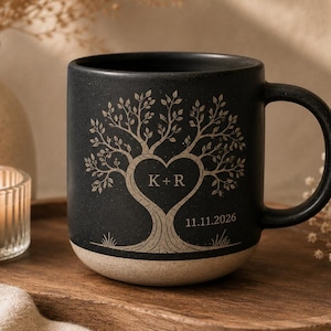 Mug couple arbre coeur personnalisé, initiales et date personnalisées en poterie, souvenir de mariage, cadeau de fiançailles, tasse d'anniversaire
