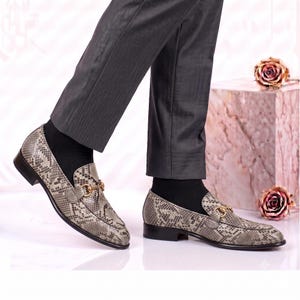 Men Snakeskin Print Leather Horsebit Loafers Handmade Grey Python Print Slip On Luxury Shoes