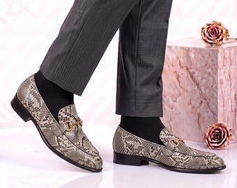 Leren heren loafers met slangenleerprint, handgemaakte grijze instappers met pythonprint, luxe schoenen