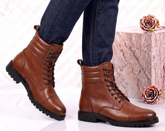 Handgefertigte braune Leder Kampfstiefel Herren Lug Sohle gepolsterte Kragen Kappe Kappe Schnürung