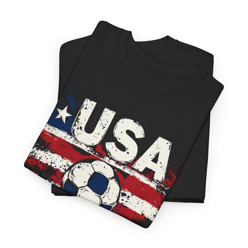 アメリカワールドカップ2026 Tシャツ | 星条旗グランジサッカーファンTシャツ、サッカーサポーターギフト、USMNTシャツ、開催国Tシャツ 画像 2