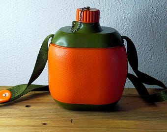 Cantimplora vintage de los años 70, color naranja y verde – Botella de agua de estilo italiano con correa.