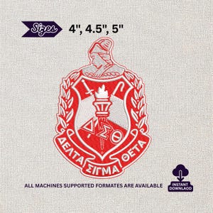 Op de afbeelding: Rood en wit geborduurd wapen met Griekse letters en symbolen. Beschikbare maten zijn 10,16 cm, 11,43 cm en 12,7 cm. Het ontwerp bevat een fakkel, zwaard en staf.