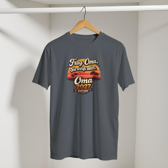Weiteres Produktbild: Oma 2027 T-Shirt – Frag Oma, sie weiß alles – Retro Geschenk für Oma