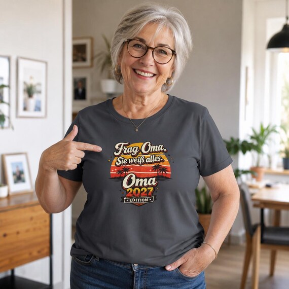 Weiteres Produktbild: Oma 2027 T-Shirt – Frag Oma, sie weiß alles – Retro Geschenk für Oma