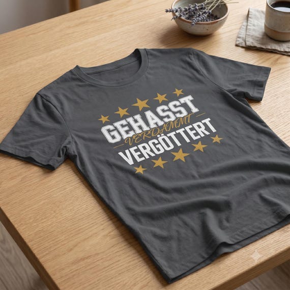 Weiteres Produktbild: „Gehasst. Verdammt. Vergöttert.“ Shirt für Biker & Gamer