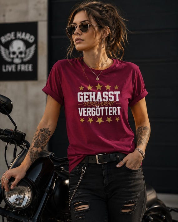Weiteres Produktbild: „Gehasst. Verdammt. Vergöttert.“ Shirt für Biker & Gamer