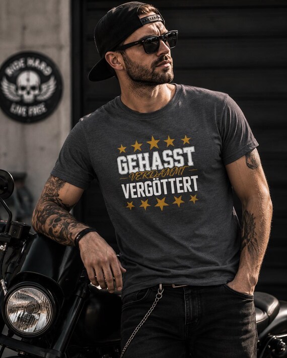 Weiteres Produktbild: „Gehasst. Verdammt. Vergöttert.“ Shirt für Biker & Gamer