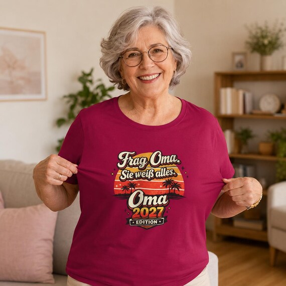 Weiteres Produktbild: Oma 2027 T-Shirt – Frag Oma, sie weiß alles – Retro Geschenk für Oma