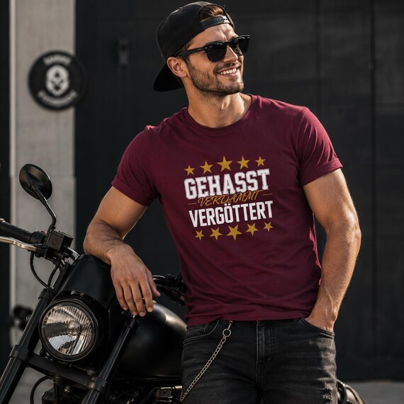 Weiteres Produktbild: „Gehasst. Verdammt. Vergöttert.“ Shirt für Biker & Gamer