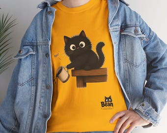 こぼしやすい黒猫Tシャツ｜コーヒーを注ぐかわいい猫のシャツ